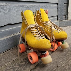 Make an offer! [EUC] 🍍 Moxi Lolly Oudoor Pineapple Size 6 Suede Made in USA